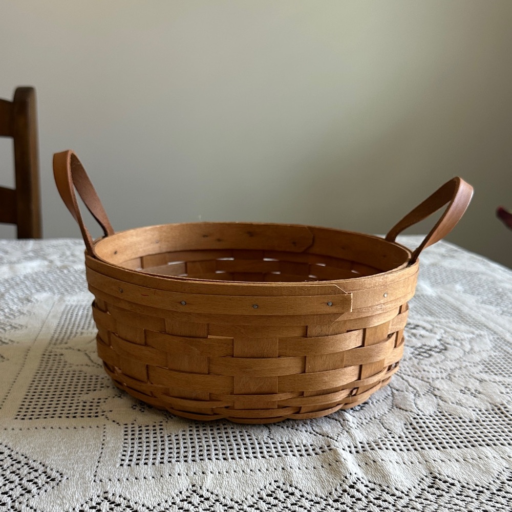 VTG 90’s Longaberger Natural Tan Woven Round Basket with Leather Handles